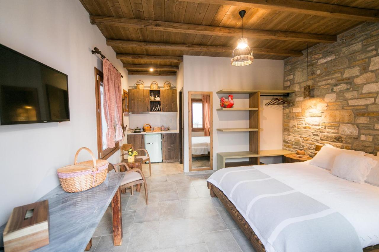 Farm stay Karaiskos Agritourism Farm